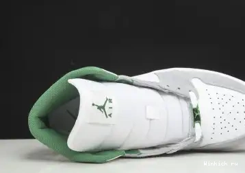 1 SE Jordan Grey Green Mid Air 0629